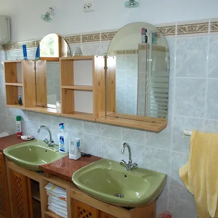115 - A Balatontol 800 Meterre Elegans Villaban 3 Haloszobas Apartman * Balatonföldvár