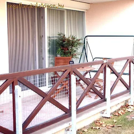 Lejlighed 115 - A Balatontol 800 Meterre Elegans Villaban 3 Haloszobas Apartman Balatonföldvár